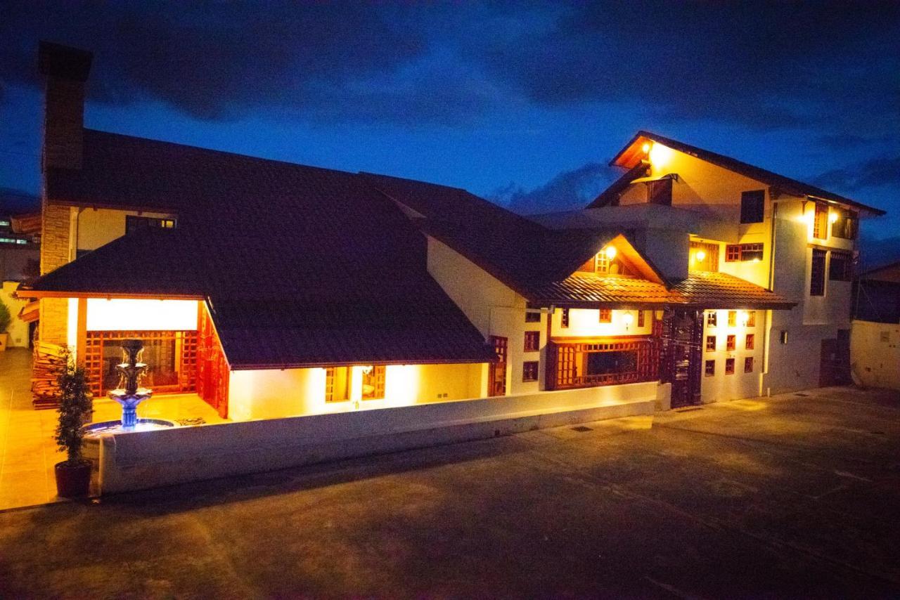Hostal Dulce Hogar Latacunga Esterno foto
